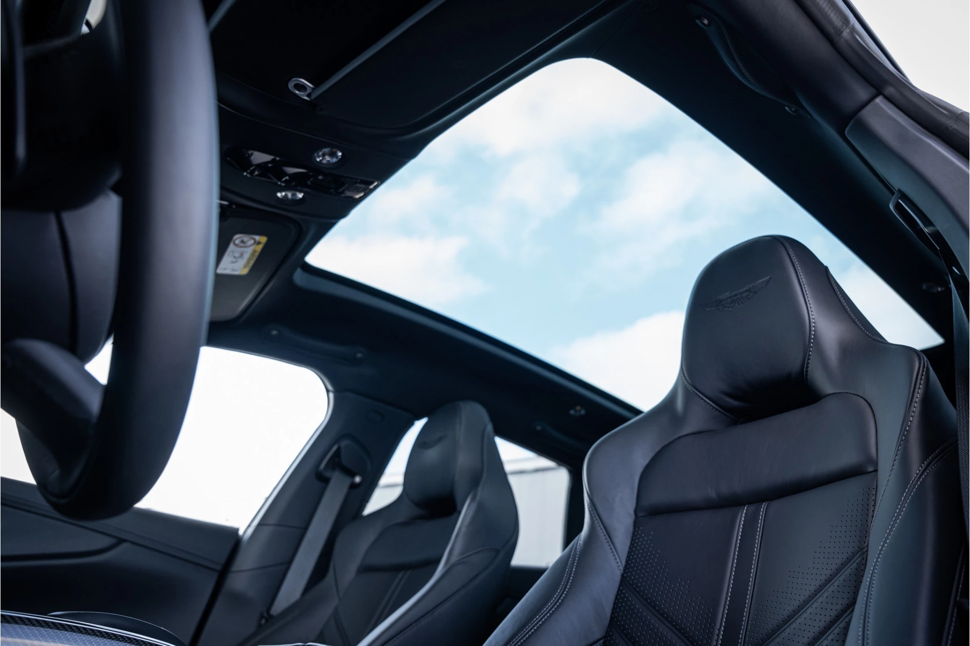 Hoofdafbeelding Aston Martin DBX