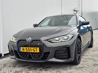 BMW i4 eDrive40 M-Sport LASER/HUD/DRIVE ASSIST Vol Opties! Onderhoudscontract tot 08-2026!