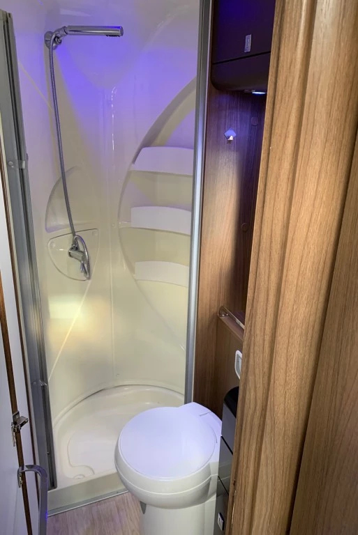 Hoofdafbeelding Roller Team T-line 255 Airco 6x Slaappl. 5 Zitpl.