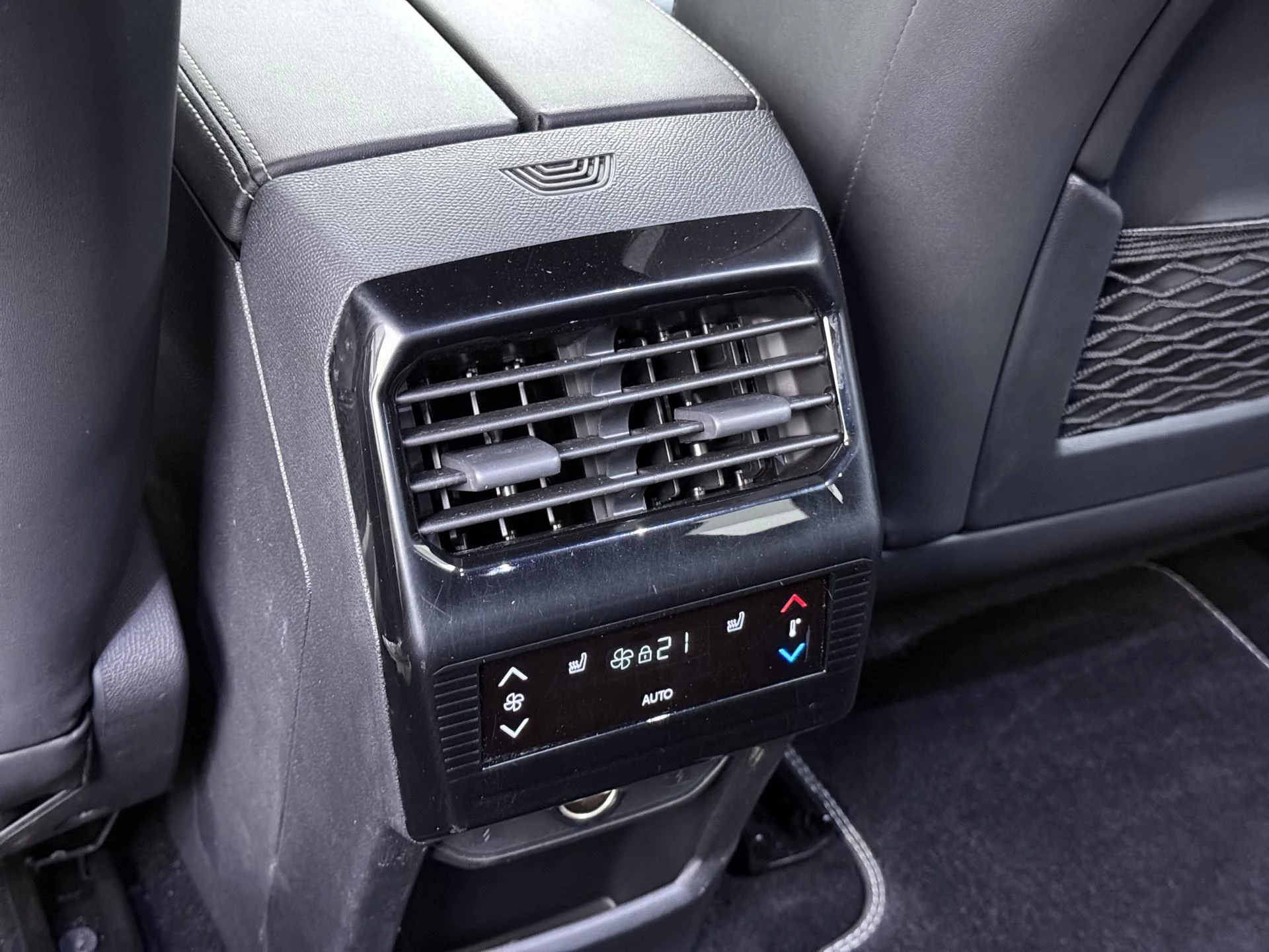 Hoofdafbeelding Peugeot e-5008