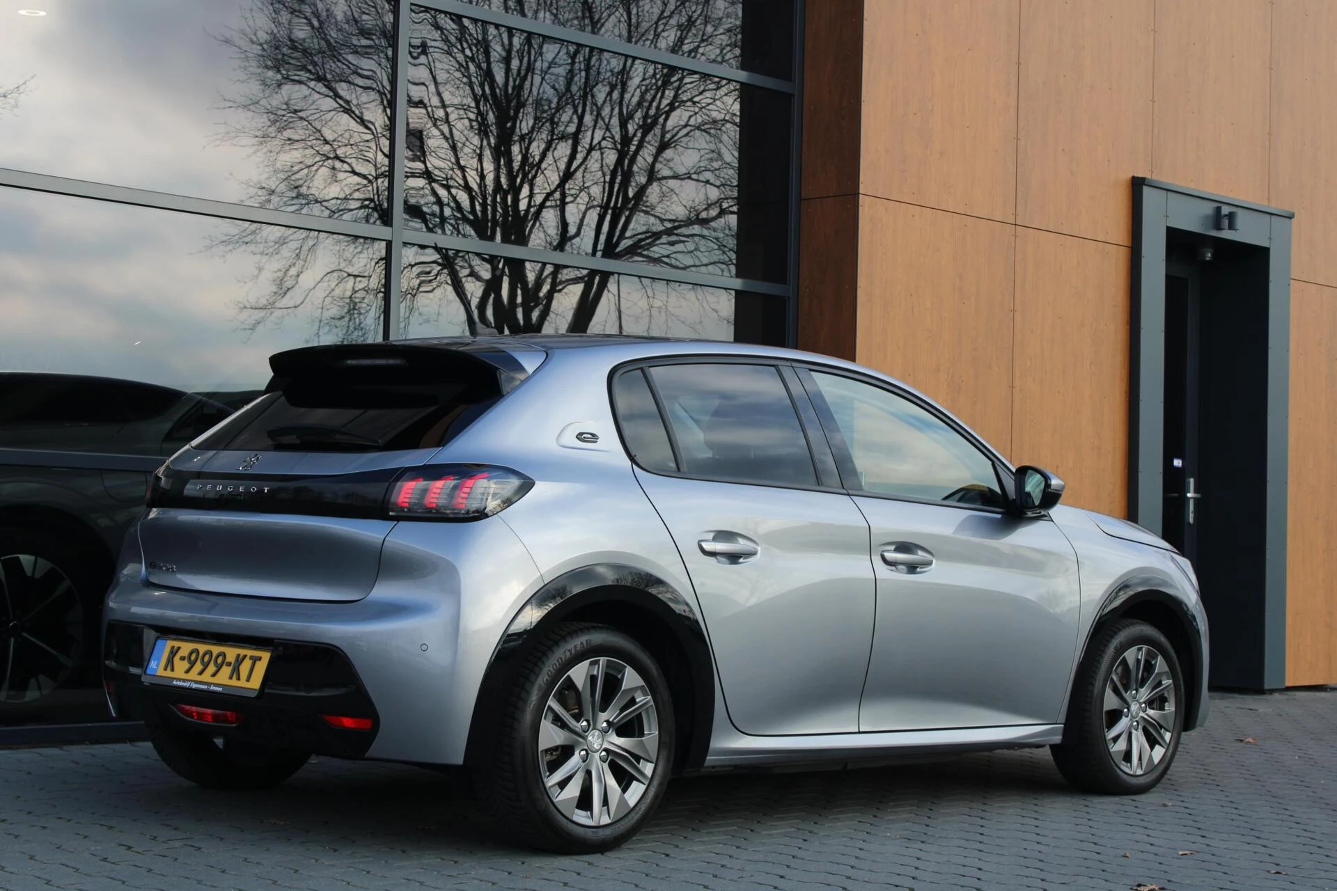 Hoofdafbeelding Peugeot e-208