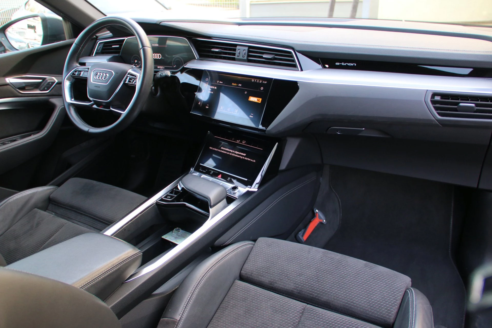 Hoofdafbeelding Audi e-tron