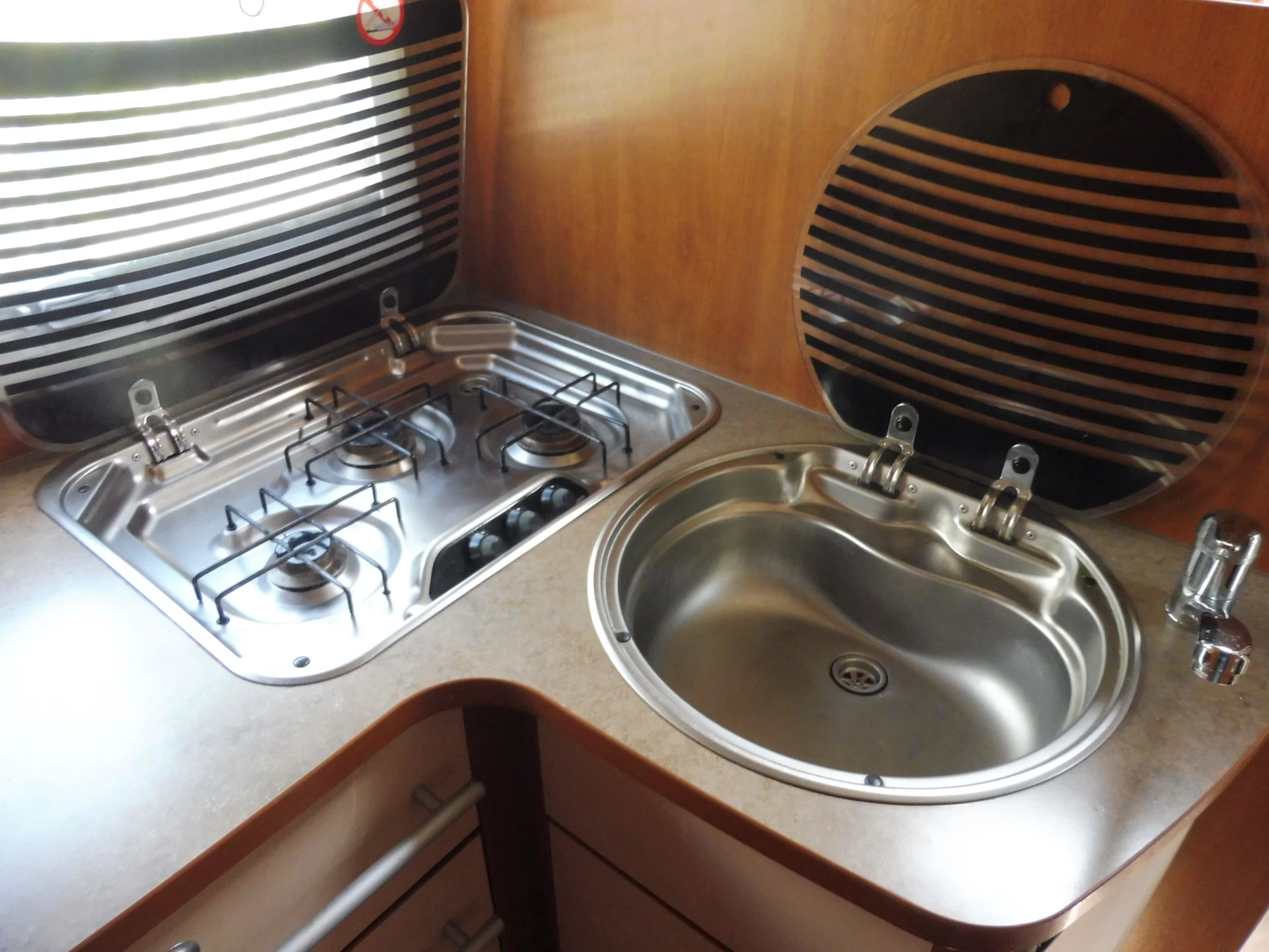 Hoofdafbeelding Challenger Mageo