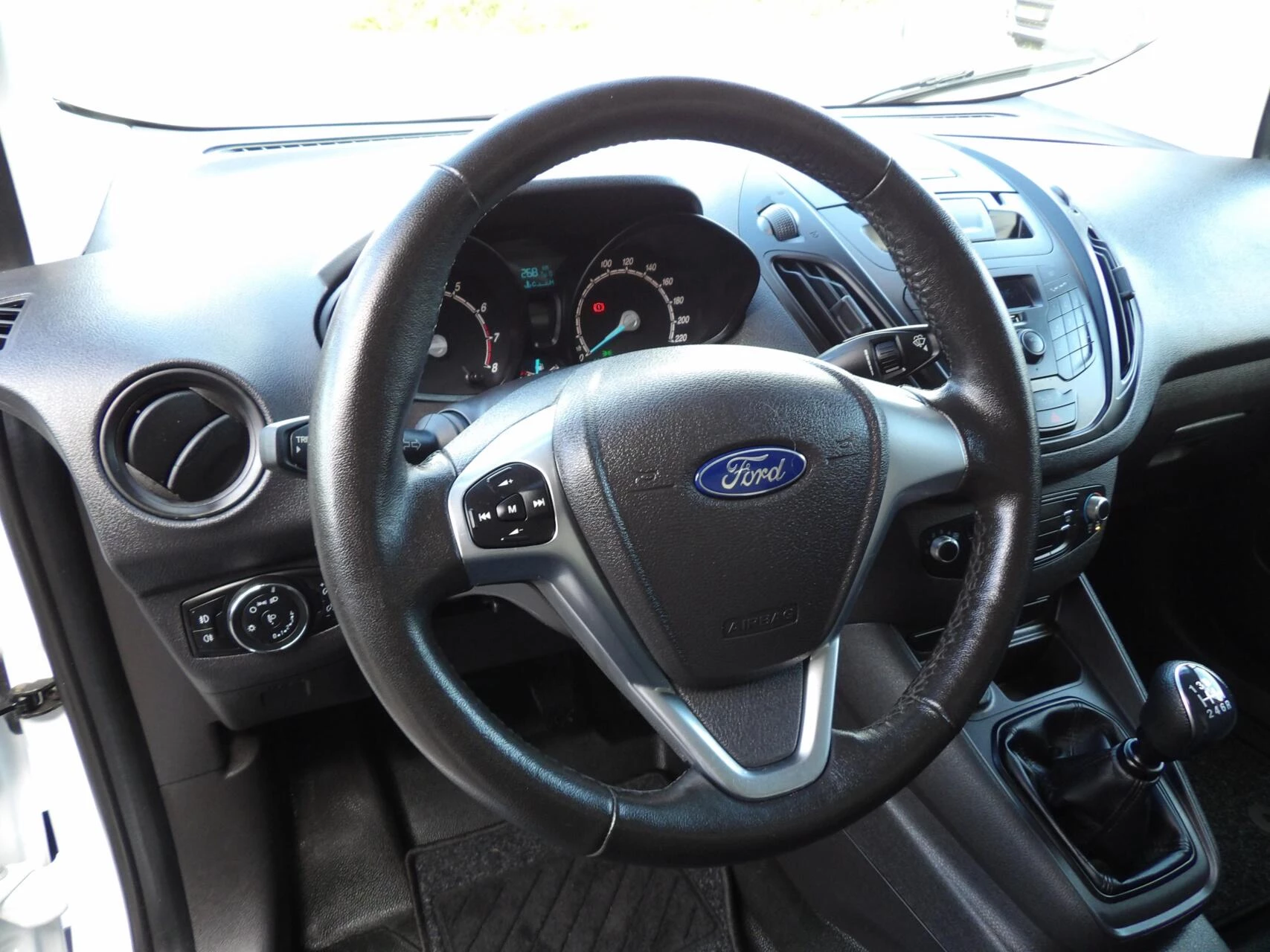 Hoofdafbeelding Ford Transit Courier