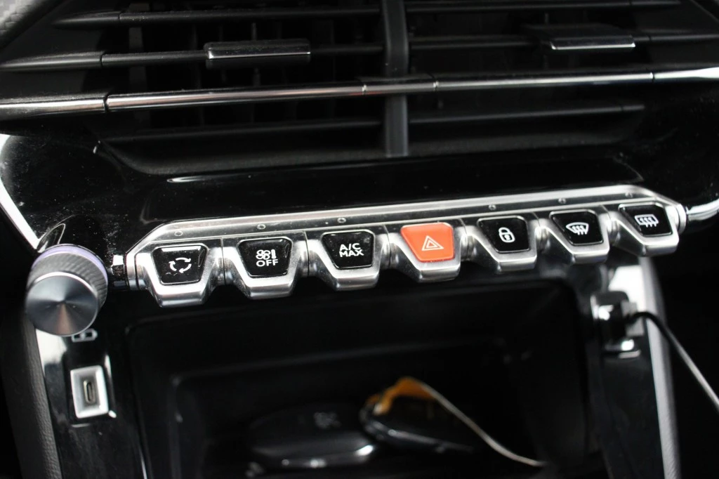 Hoofdafbeelding Peugeot e-208