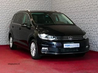 Hoofdafbeelding Volkswagen Touran Volkswagen Touran 1.5 TSI 150PK HIGHLINE 7PERS VIR.COCKPIT MASSAGE ELEK.KLEP STOELVERW. LED CARPLAY NAVI ADAP.CRUISE ECC 12/2023 70 BIJNA NIEUWE VOLKSWAGEN'S UIT VOORRAAD LEVERBAAR