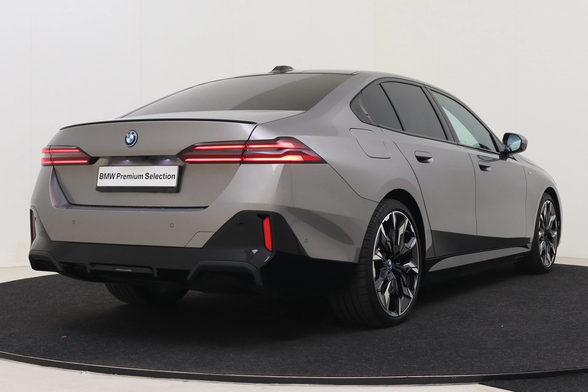 Hoofdafbeelding BMW i5