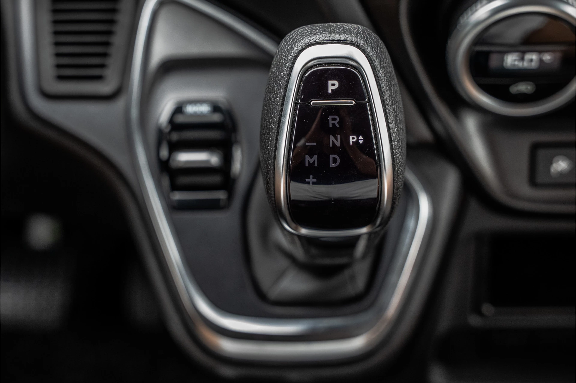 Hoofdafbeelding Iveco 35S18 | 3.0L 180PK | Automaat | NW MODEL | 3.5T Trekgewicht | Camera | Carplay | Climate