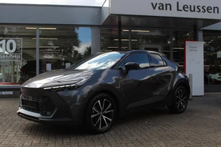 Hoofdafbeelding Toyota C-HR Toyota C-HR 1.8 Hybrid 140 FIRST EDITION BI-TONE LAK STOEL/WISSER&STUURVERW. LED DODEHOEK DETECTIE LM-VELGEN AD-CRUISE PARK.SENSOREN NAVI