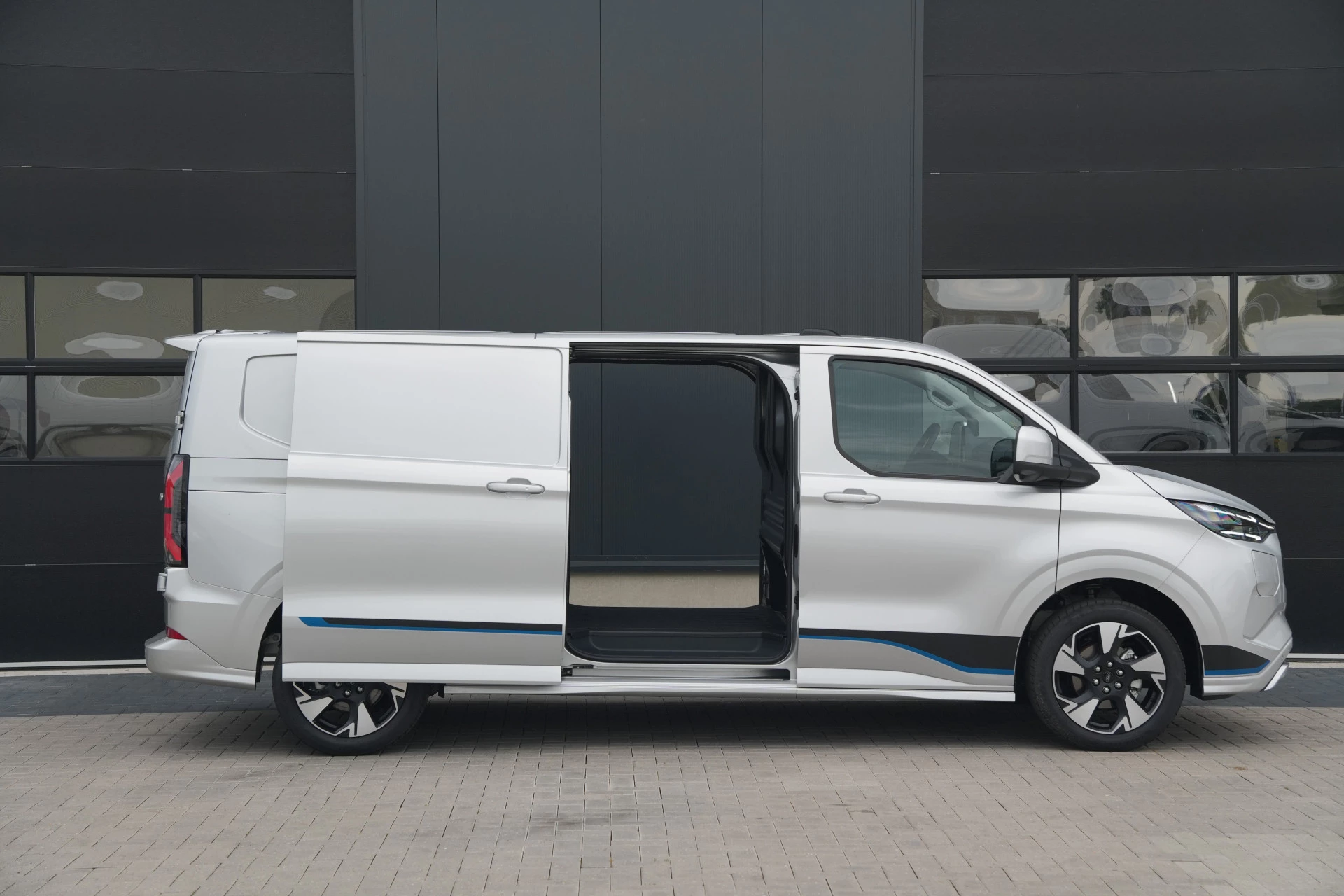 Hoofdafbeelding Ford E-Transit Custom