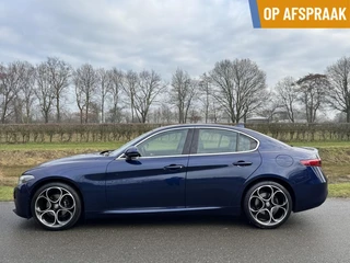 Hoofdafbeelding Alfa Romeo Giulia Alfa Romeo Giulia 2.0T RWD Veloce stoelen, 19inch, 86dkm,