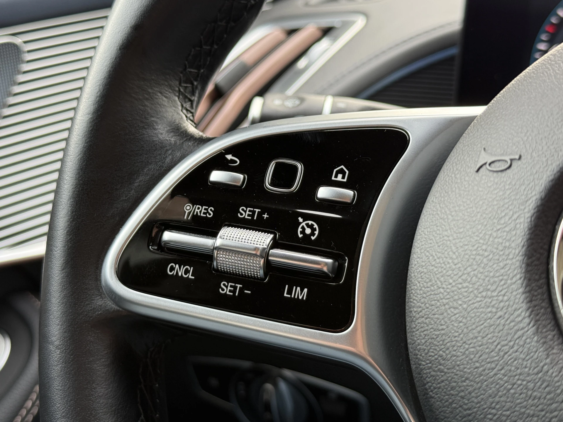 Hoofdafbeelding Mercedes-Benz EQC