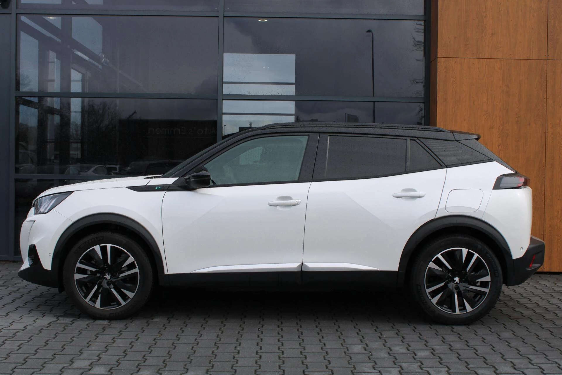 Hoofdafbeelding Peugeot e-2008