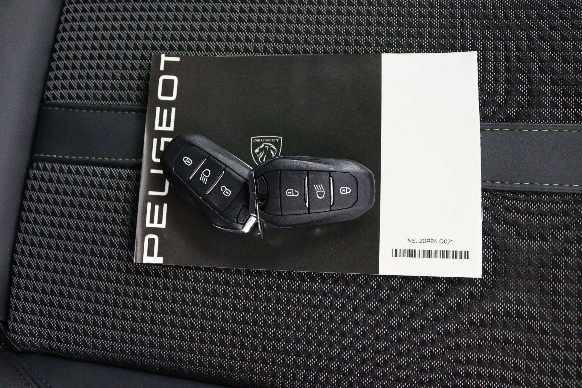 Hoofdafbeelding Peugeot e-2008