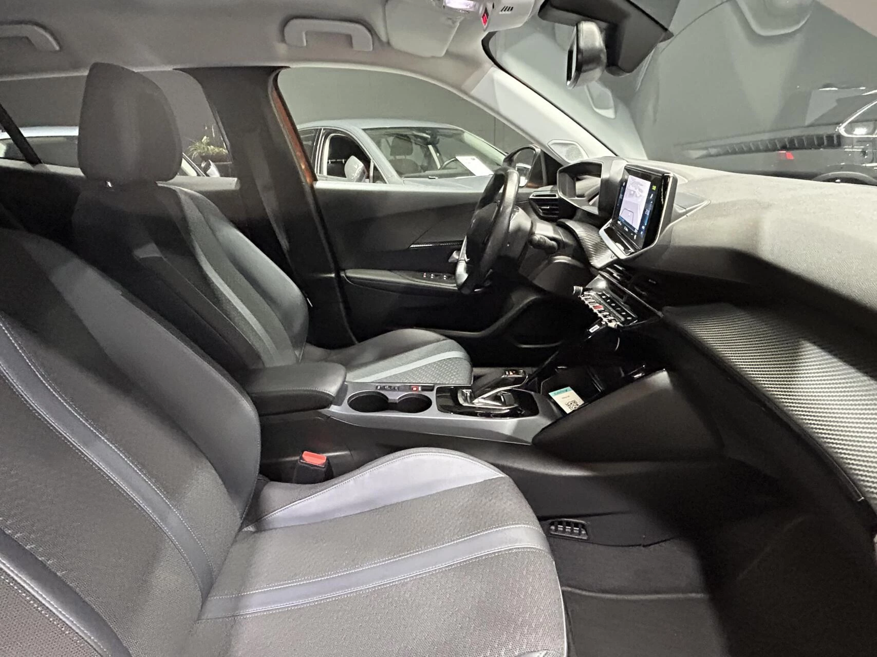 Hoofdafbeelding Peugeot e-2008