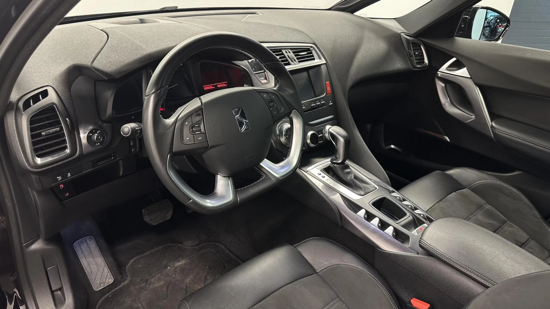 Hoofdafbeelding DS DS 5