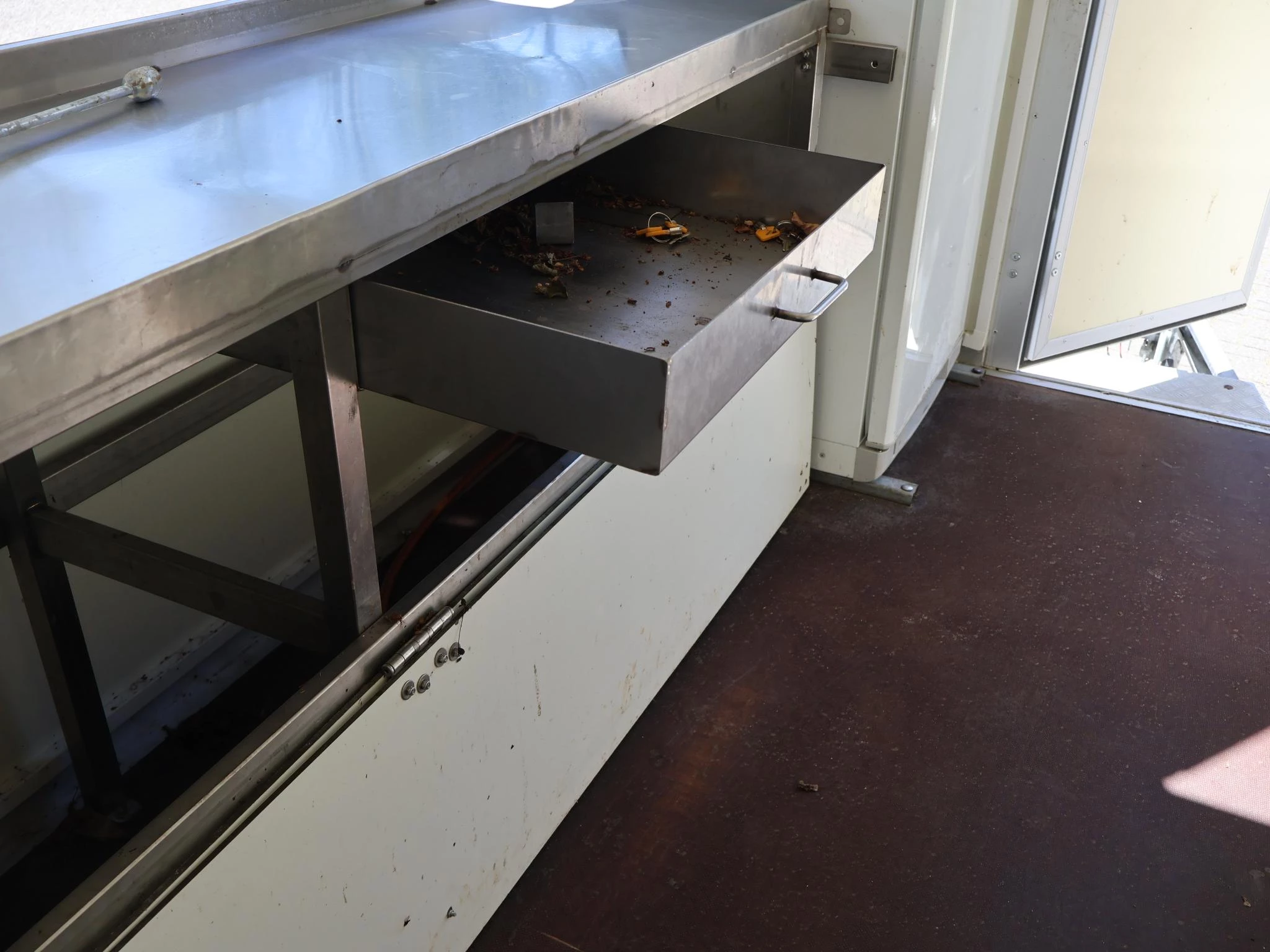 Hoofdafbeelding Dutch trailers DT13H VERKOOPWAGEN AANHANGER MET VERKOOPKLEP