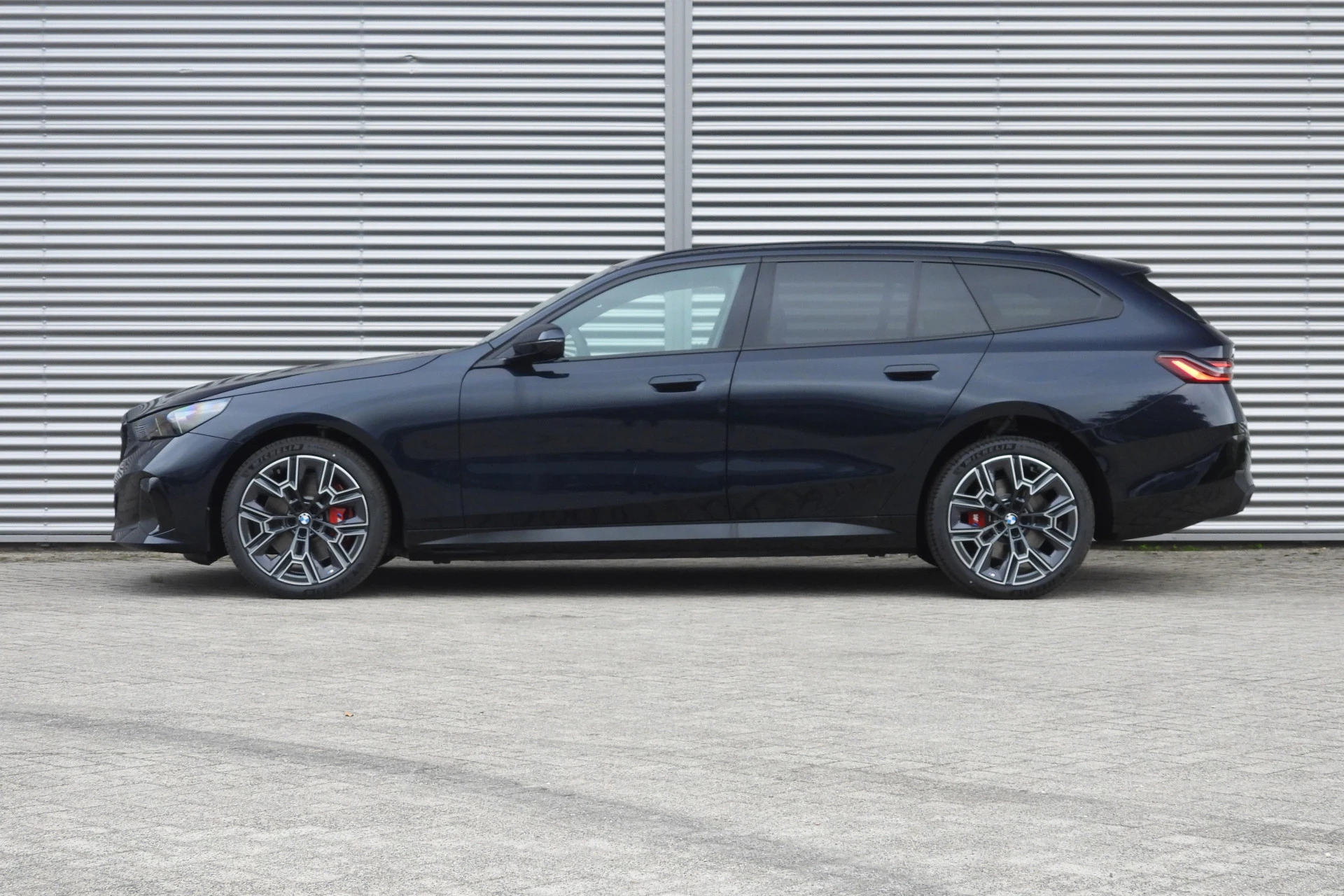 Hoofdafbeelding BMW i5