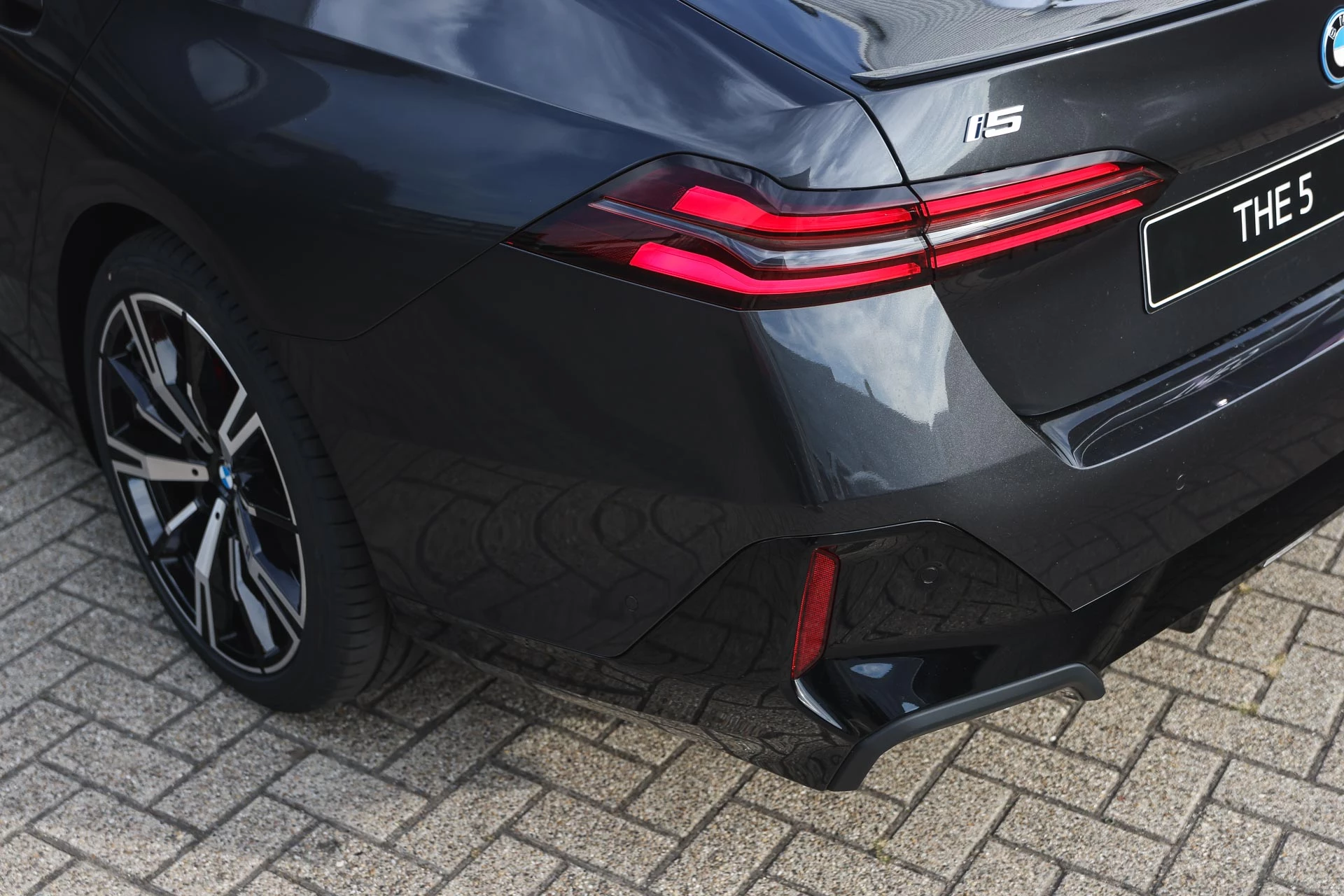Hoofdafbeelding BMW i5