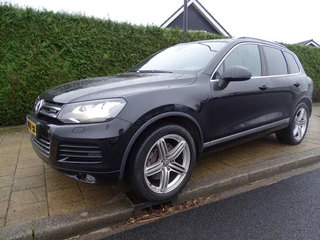 Hoofdafbeelding Volkswagen Touareg Volkswagen Touareg 3.0 TSI HYBR.HIGH ED 333 Pk Lucht vering- 4WD-Navi-Trkh-Pdc-Cam-