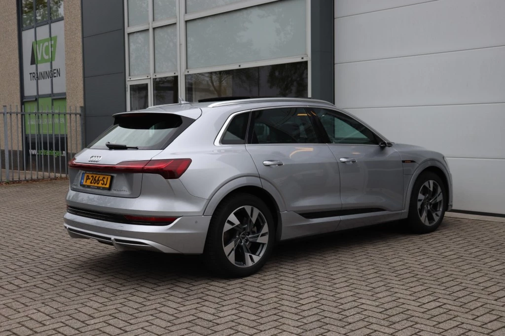 Hoofdafbeelding Audi e-tron