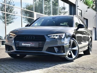 Hoofdafbeelding Audi A4 Audi A4 Avant 40TFSI Sport S-line Black Edition 191 pk Quantumgrey Pano E-Zetels 19-inch