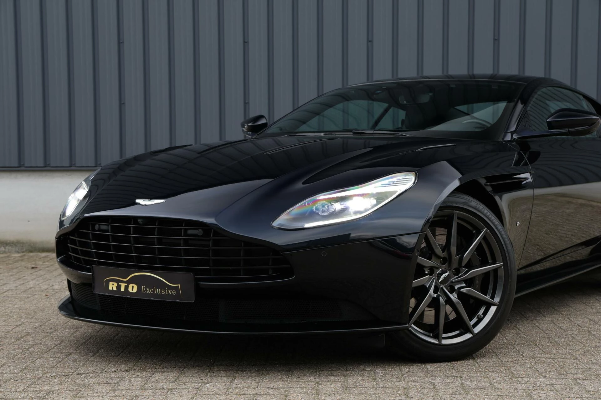 Hoofdafbeelding Aston Martin DB11