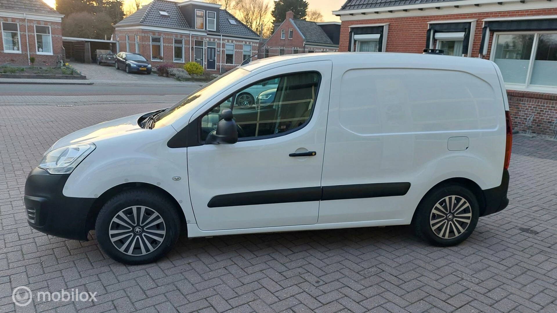Hoofdafbeelding Peugeot Partner