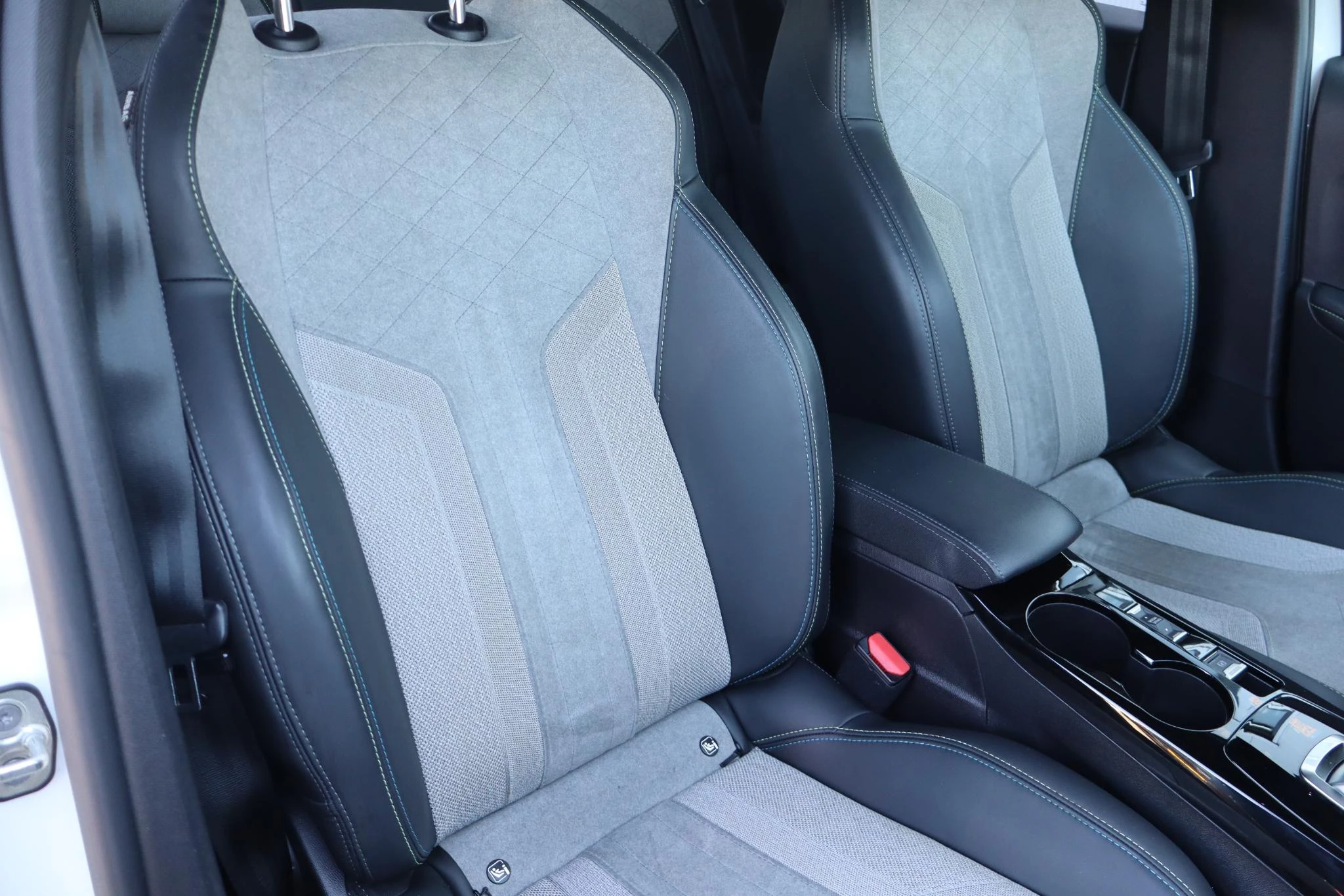 Hoofdafbeelding Peugeot e-208