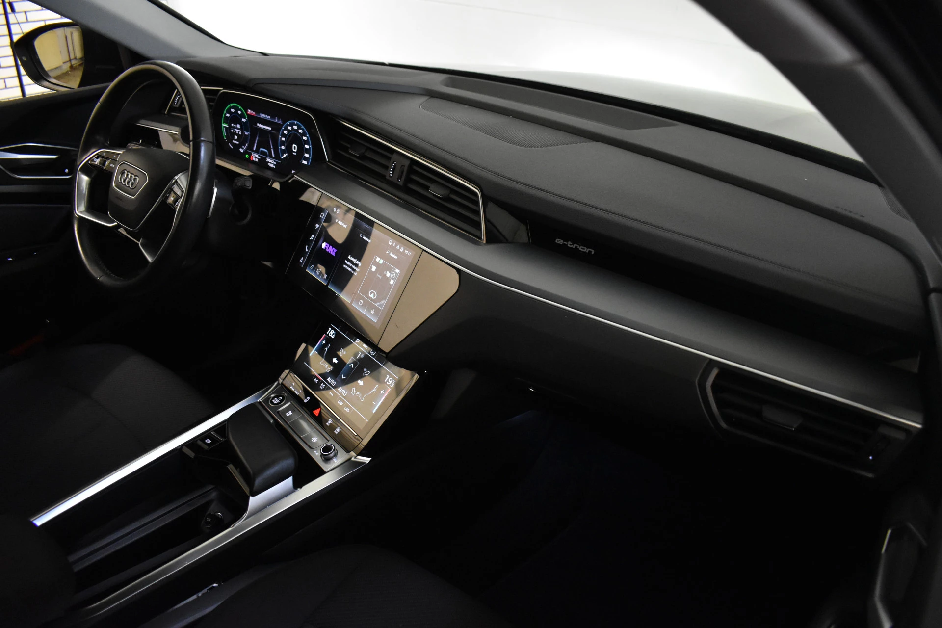 Hoofdafbeelding Audi e-tron