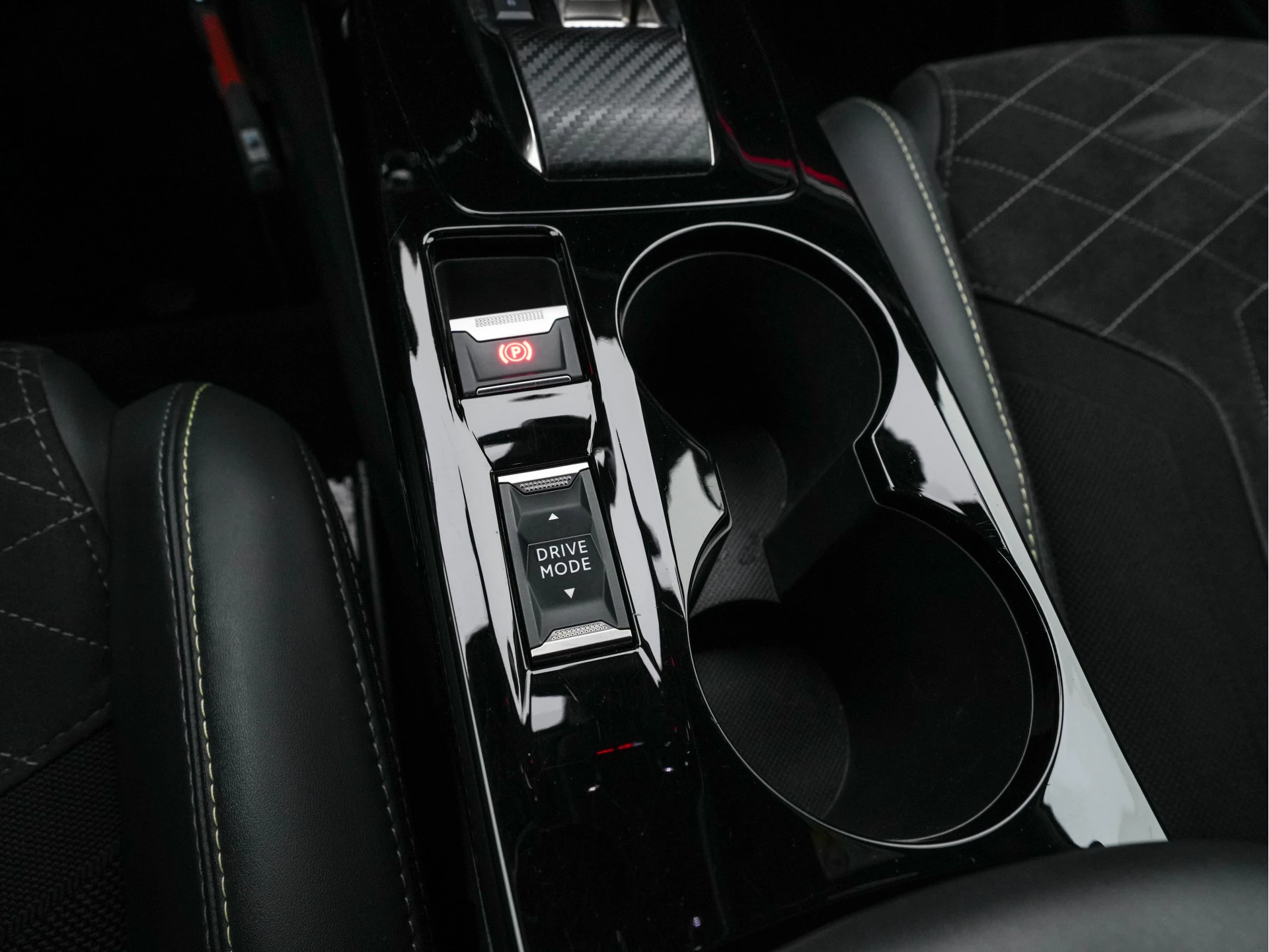 Hoofdafbeelding Peugeot e-208