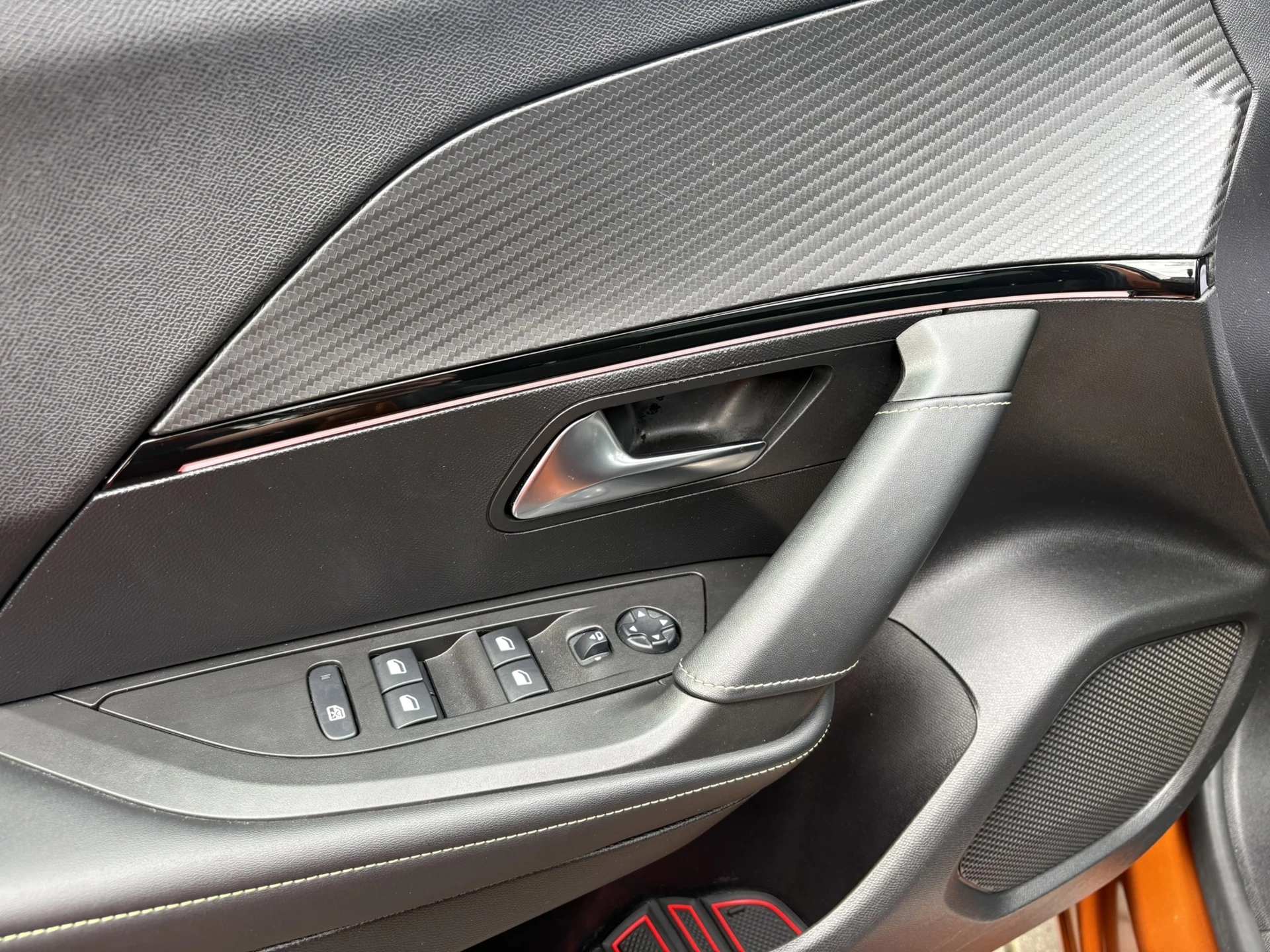 Hoofdafbeelding Peugeot e-2008