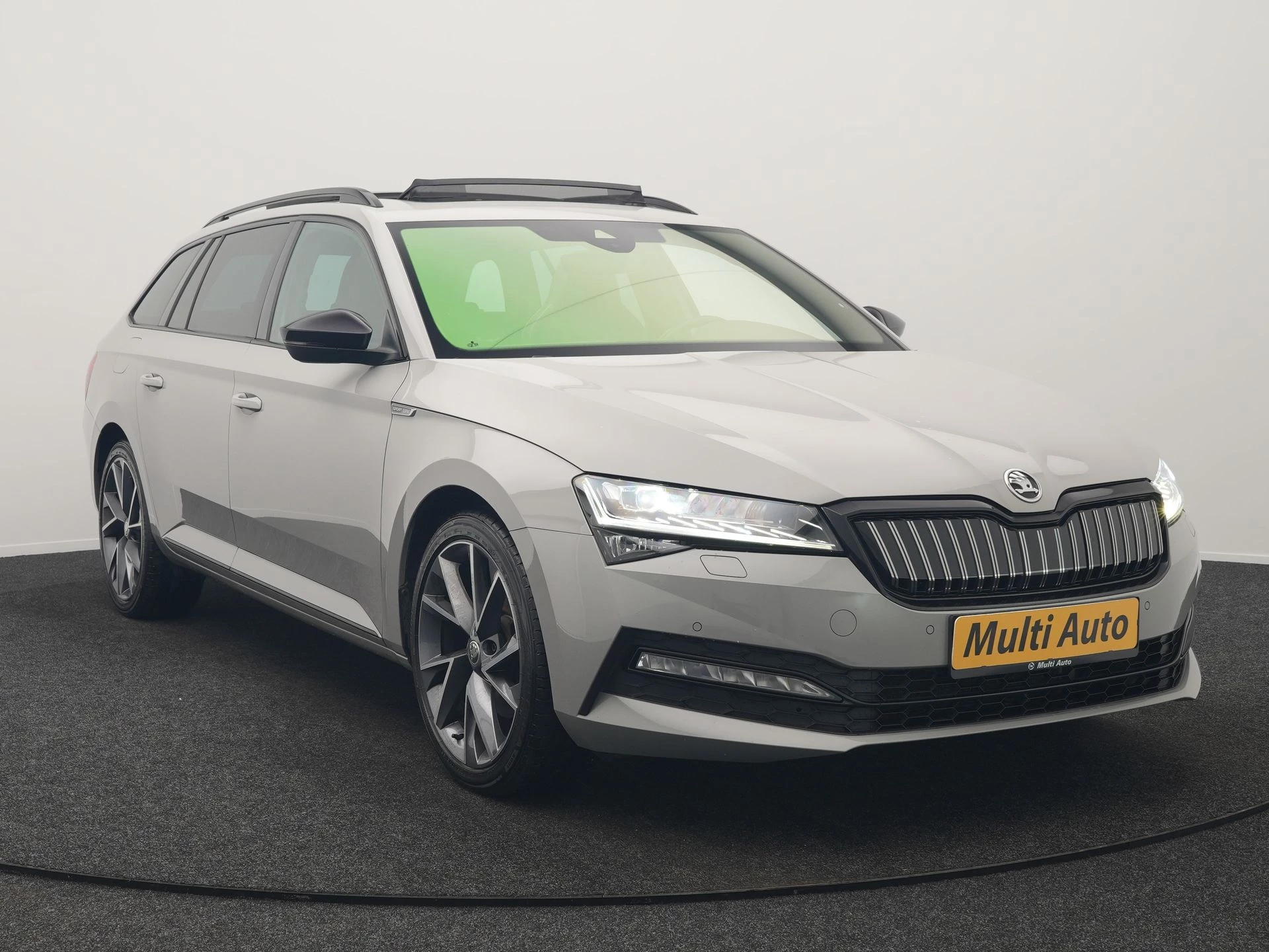 Hoofdafbeelding Škoda Superb