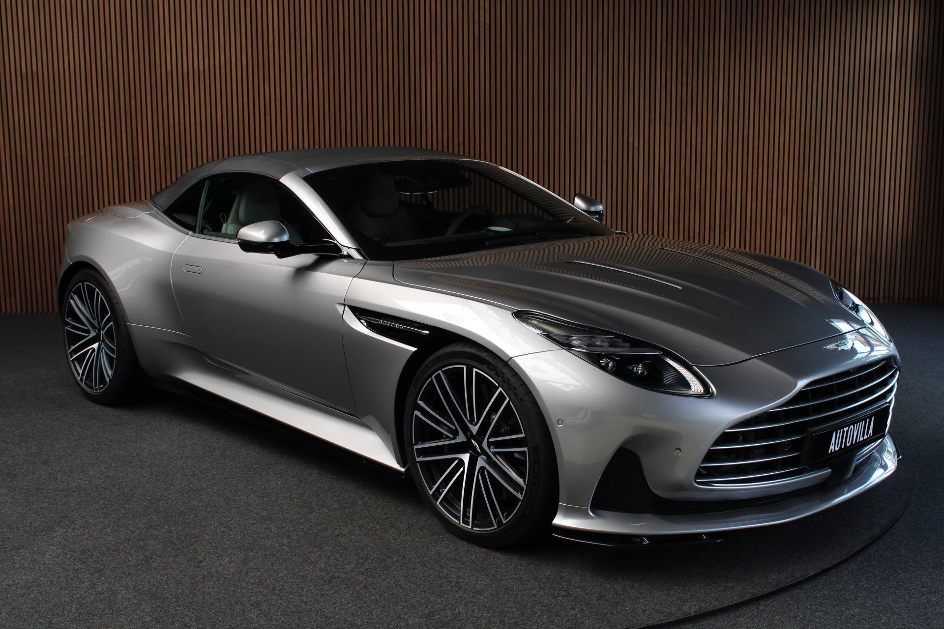 Hoofdafbeelding Aston Martin V8 Volante