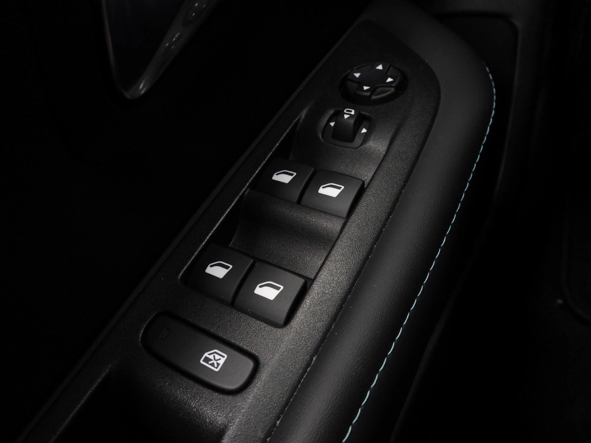 Hoofdafbeelding Peugeot e-208