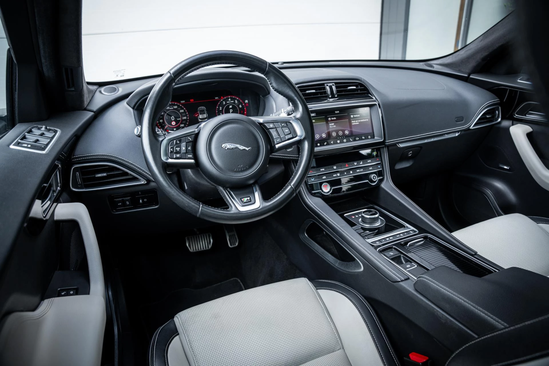 Hoofdafbeelding Jaguar F-PACE