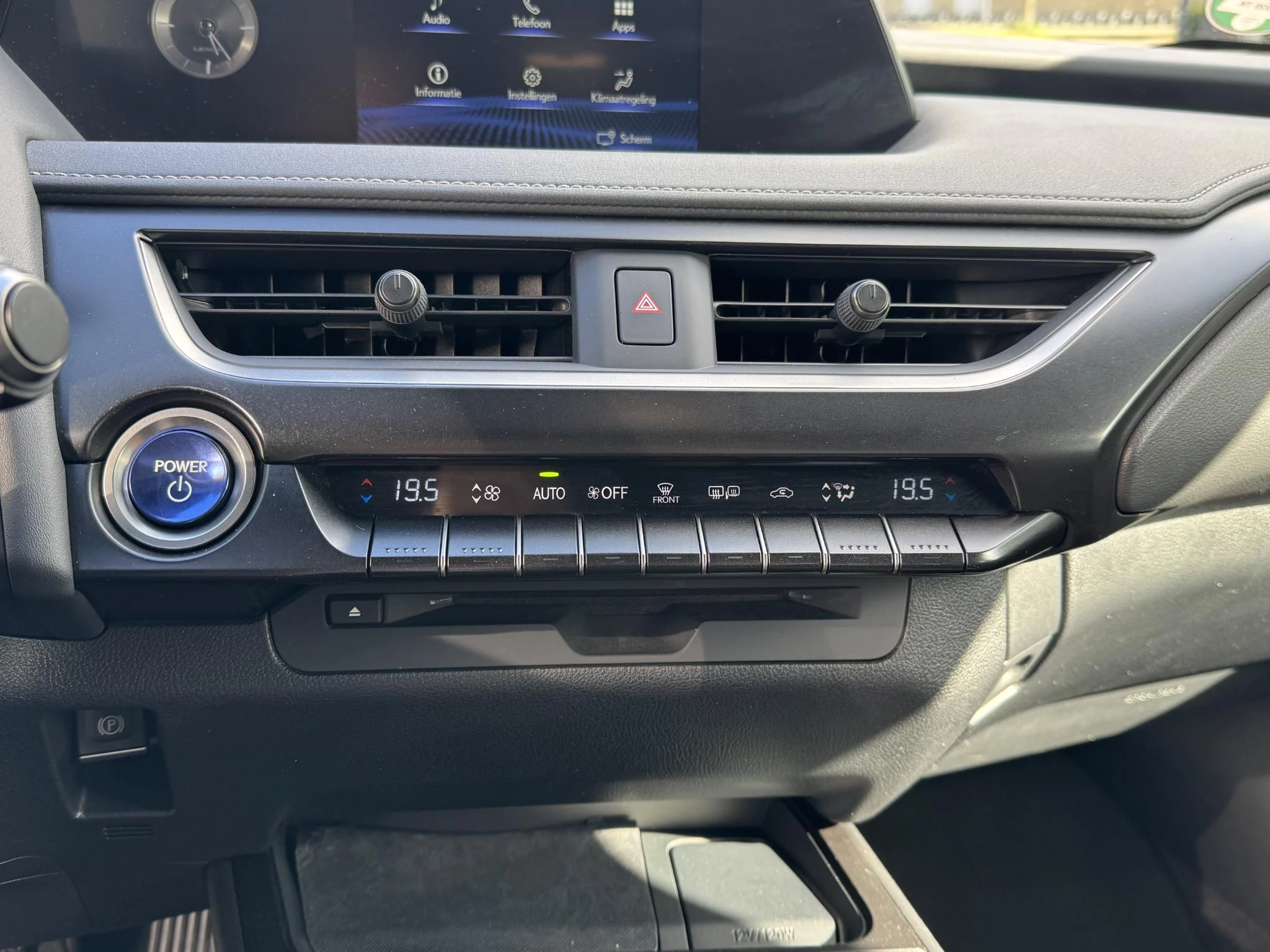 Hoofdafbeelding Lexus UX