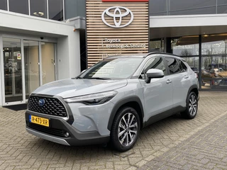 Hoofdafbeelding Toyota Corolla Cross Toyota Corolla Cross 2.0 High Power Hybrid First Edition BLIND-SPOT ELEK-ACHTERKLEP KEYLESS LM-VELGEN PARK-SENSOREN APPLE/ANDROID STOELVERW DRAADLOOS-LADEN AD-CRUISE BLUETHOOTH