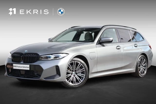 BMW 3-serie Touring 330e / M-Sport Pakket / Trekhaak / Harman Kardon / Active cruise / Camera / Stuur en Stoelverwarming / 19'' LM / Head-Up /