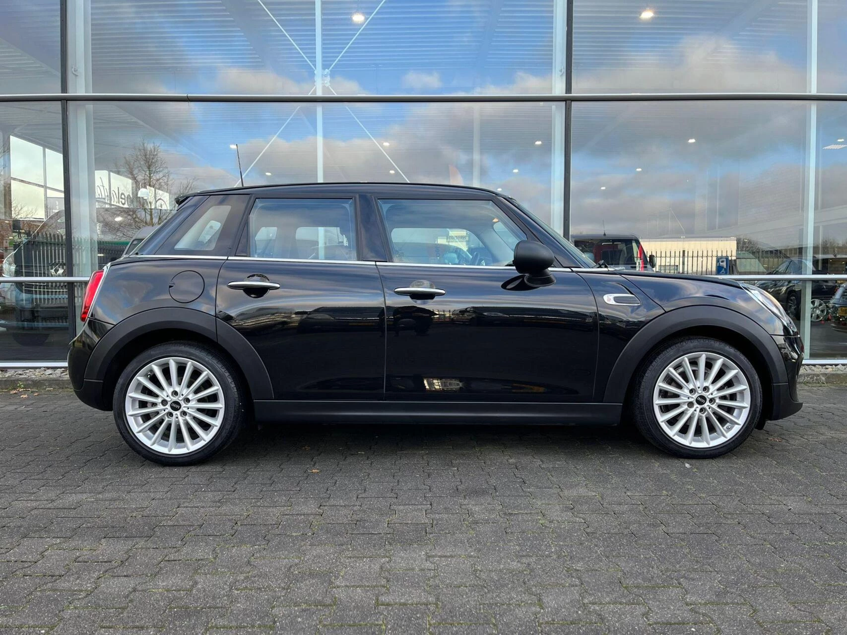 Hoofdafbeelding MINI One