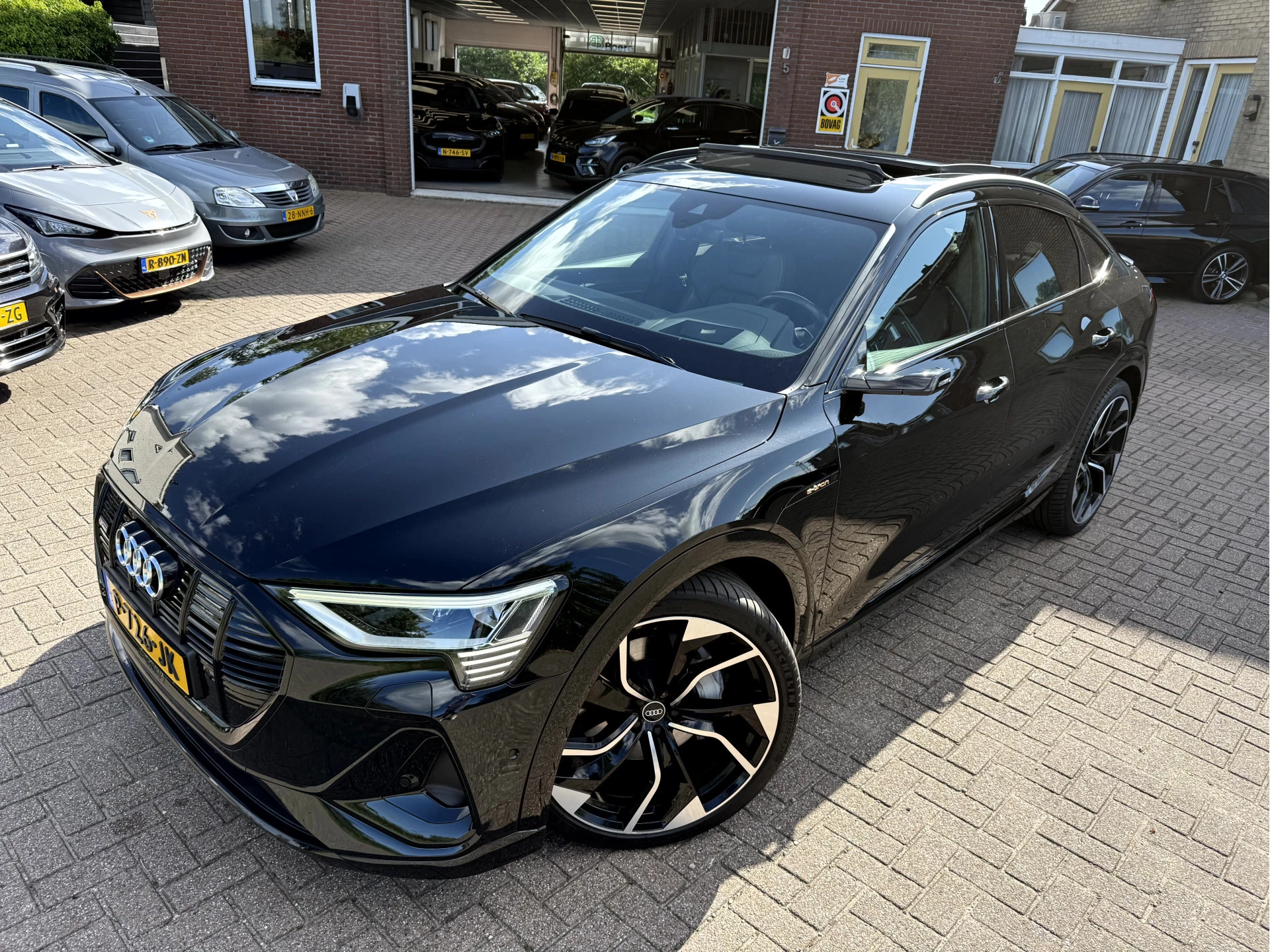 Hoofdafbeelding Audi e-tron