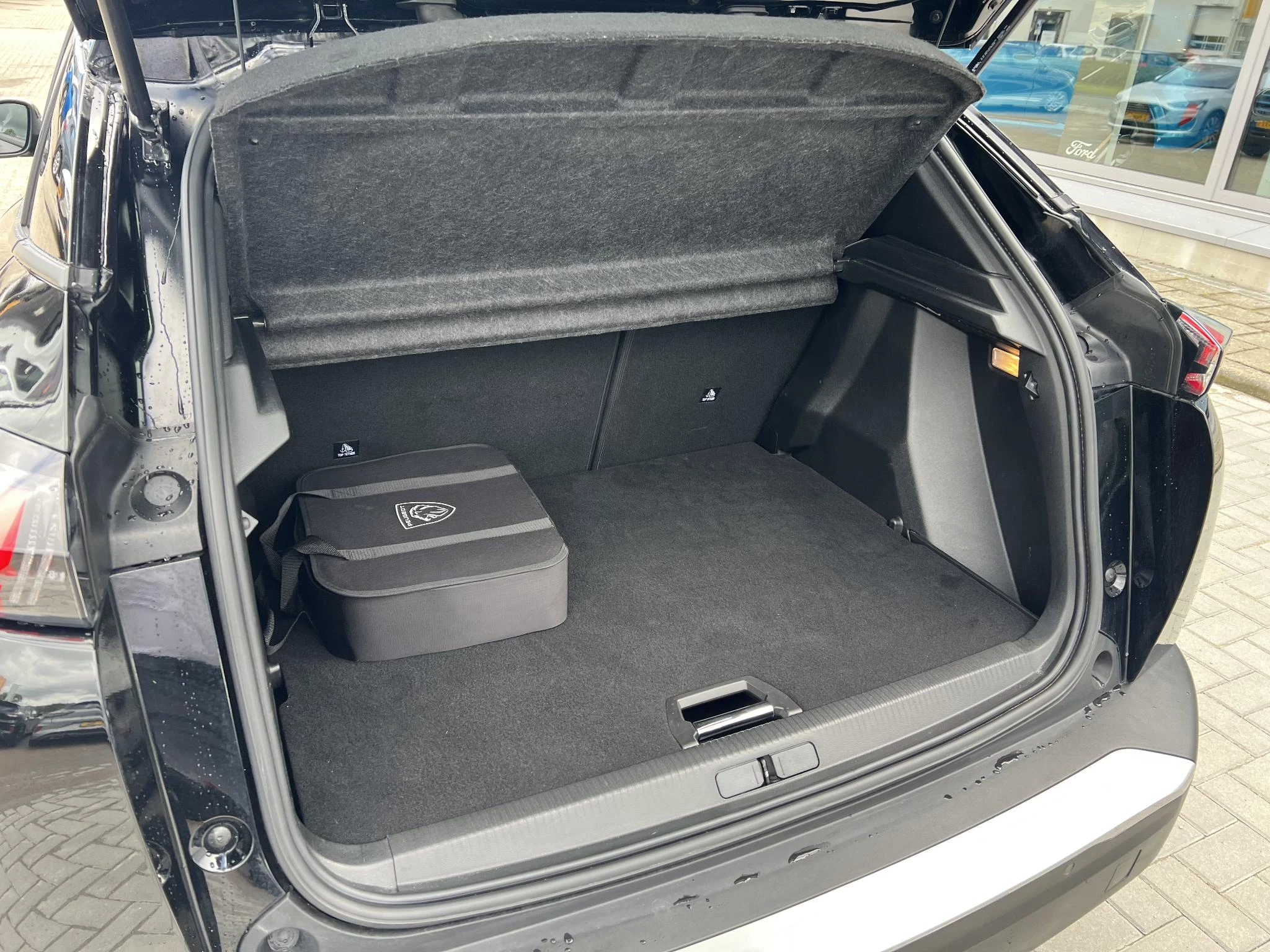 Hoofdafbeelding Peugeot e-2008