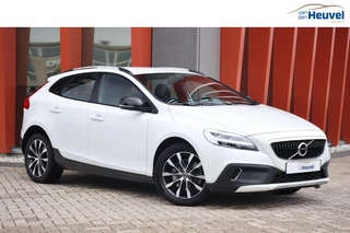 Volvo V40 Cross Country T3 Dynamic Edition | Stoelverwarming | Trekhaak | 17 Inch velgen | Navigatie