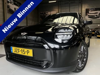 Hoofdafbeelding MINI 3-deurs MINI 3-deurs Mini Cooper E Essential XS 40.7 kWh Nieuw Camera, Head-up display, Cruise