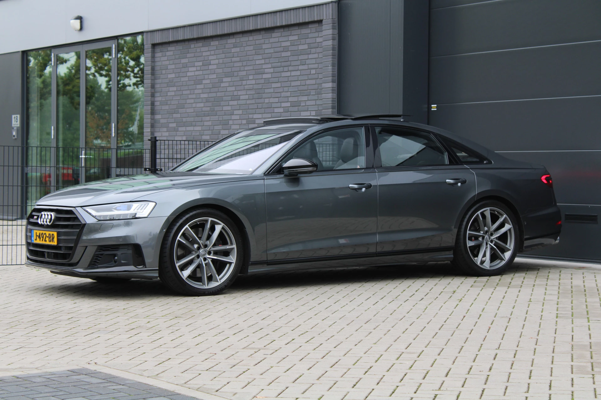 Hoofdafbeelding Audi S8