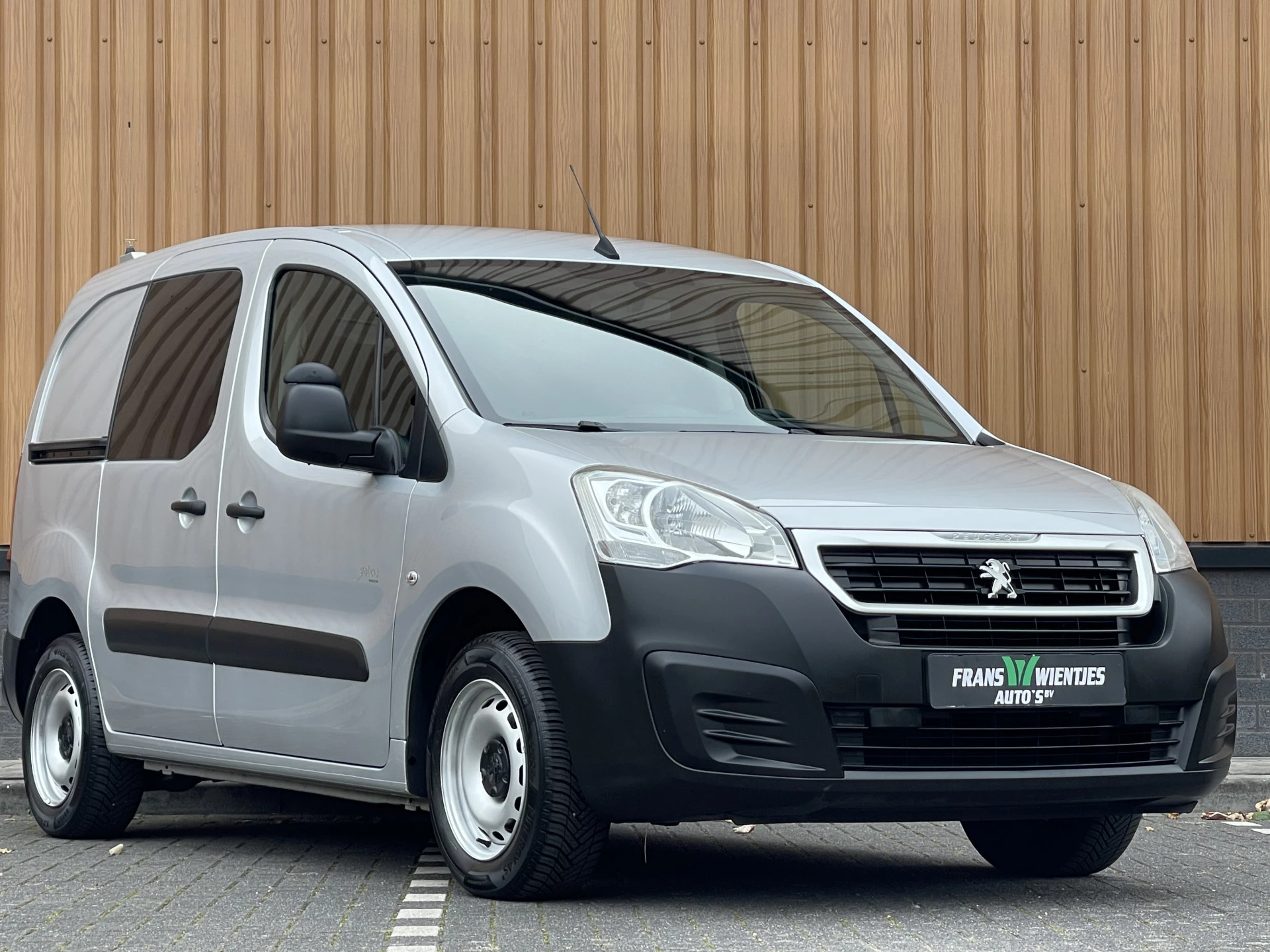 Hoofdafbeelding Peugeot Partner