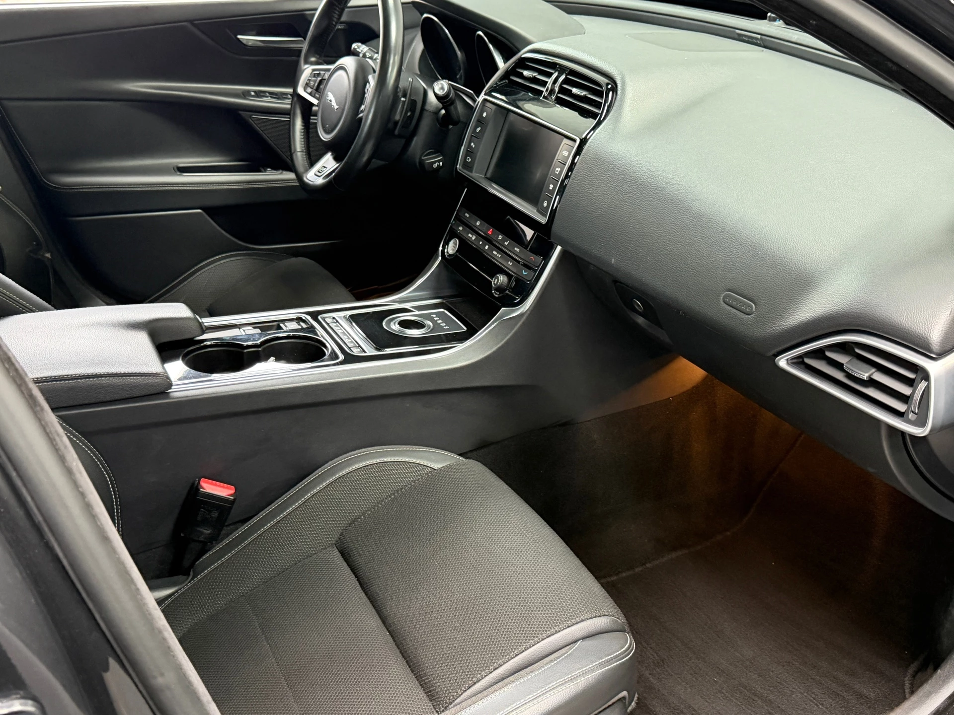 Hoofdafbeelding Jaguar XE