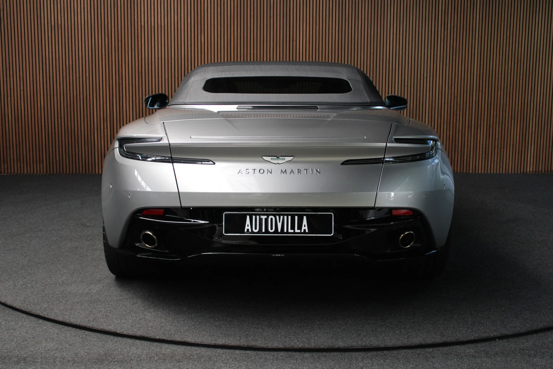 Hoofdafbeelding Aston Martin V8 Volante