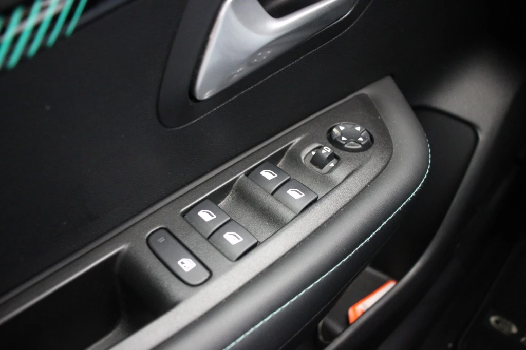 Hoofdafbeelding Peugeot e-208