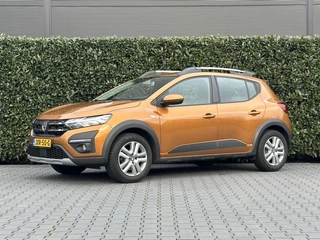 Hoofdafbeelding Dacia Sandero Stepway Dacia Sandero Stepway 1.0 TCe 90 COMFORT, AUTOMAAT, HOGE INSTAP, CARPLAY, CRUISE, CLIMATE CONTROL, PARKEERSENSOREN, ELEKTRISCHE RAMEN